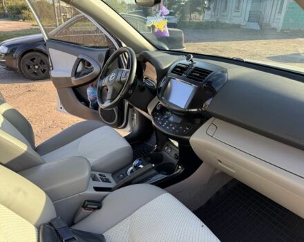 Білий Тойота РАВ 4, об'ємом двигуна 0 л та пробігом 158 тис. км за 9400 $, фото 15 на Automoto.ua