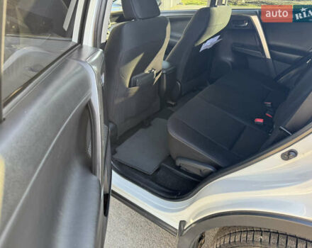 Білий Тойота РАВ 4, об'ємом двигуна 2.2 л та пробігом 215 тис. км за 15800 $, фото 11 на Automoto.ua