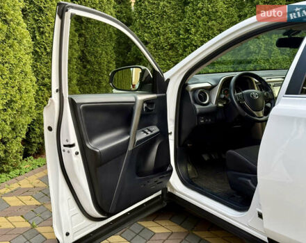 Белый Тойота РАВ 4, объемом двигателя 2 л и пробегом 216 тыс. км за 14999 $, фото 13 на Automoto.ua