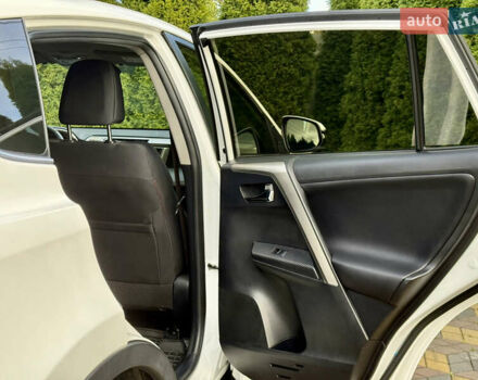 Белый Тойота РАВ 4, объемом двигателя 2 л и пробегом 216 тыс. км за 14999 $, фото 20 на Automoto.ua