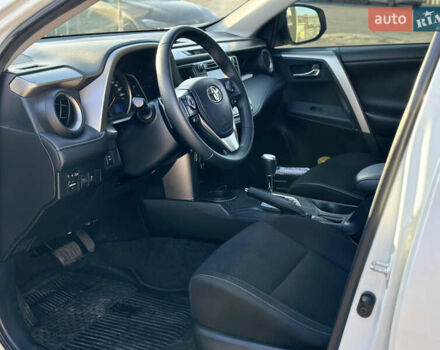 Білий Тойота РАВ 4, об'ємом двигуна 2.23 л та пробігом 105 тис. км за 19300 $, фото 6 на Automoto.ua