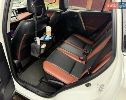 Белый Тойота РАВ 4, объемом двигателя 2.23 л и пробегом 133 тыс. км за 19500 $, фото 2 на Automoto.ua