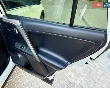 Білий Тойота РАВ 4, об'ємом двигуна 2 л та пробігом 116 тис. км за 15999 $, фото 46 на Automoto.ua