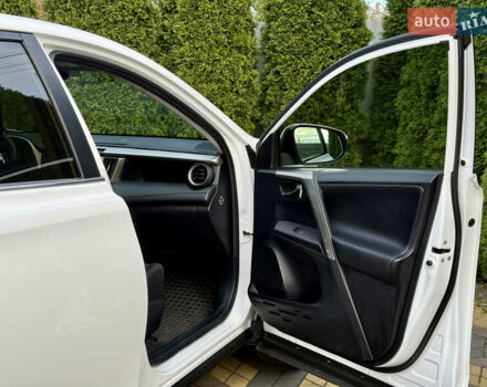 Белый Тойота РАВ 4, объемом двигателя 2 л и пробегом 216 тыс. км за 14999 $, фото 24 на Automoto.ua