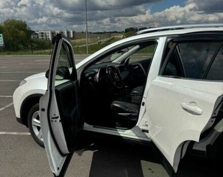 Белый Тойота РАВ 4, объемом двигателя 2.2 л и пробегом 141 тыс. км за 17000 $, фото 6 на Automoto.ua