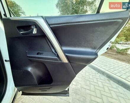 Білий Тойота РАВ 4, об'ємом двигуна 2 л та пробігом 116 тис. км за 15999 $, фото 47 на Automoto.ua