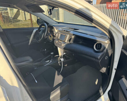 Білий Тойота РАВ 4, об'ємом двигуна 2.2 л та пробігом 215 тис. км за 15800 $, фото 8 на Automoto.ua