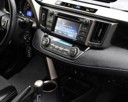 Белый Тойота РАВ 4, объемом двигателя 2.2 л и пробегом 141 тыс. км за 17000 $, фото 14 на Automoto.ua