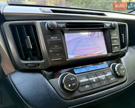 Білий Тойота РАВ 4, об'ємом двигуна 2 л та пробігом 116 тис. км за 15999 $, фото 74 на Automoto.ua