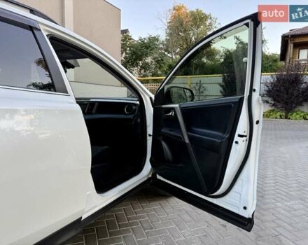 Білий Тойота РАВ 4, об'ємом двигуна 2 л та пробігом 116 тис. км за 15999 $, фото 30 на Automoto.ua