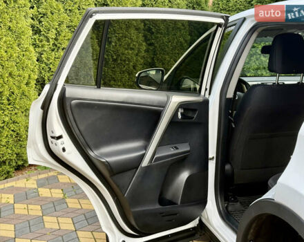 Белый Тойота РАВ 4, объемом двигателя 2 л и пробегом 216 тыс. км за 14999 $, фото 18 на Automoto.ua