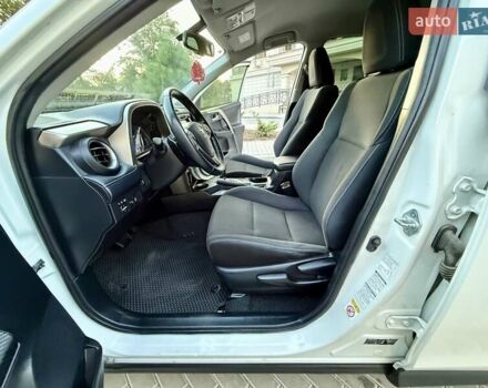 Білий Тойота РАВ 4, об'ємом двигуна 2 л та пробігом 116 тис. км за 15999 $, фото 45 на Automoto.ua