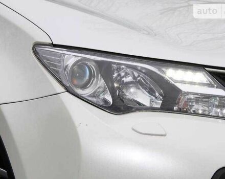 Белый Тойота РАВ 4, объемом двигателя 2.2 л и пробегом 141 тыс. км за 17000 $, фото 11 на Automoto.ua