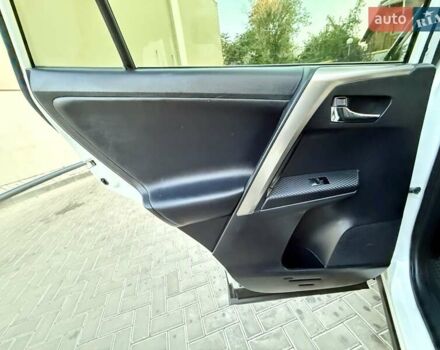 Білий Тойота РАВ 4, об'ємом двигуна 2 л та пробігом 116 тис. км за 15999 $, фото 54 на Automoto.ua