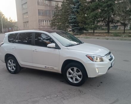 Белый Тойота РАВ 4, объемом двигателя 0 л и пробегом 190 тыс. км за 12000 $, фото 2 на Automoto.ua