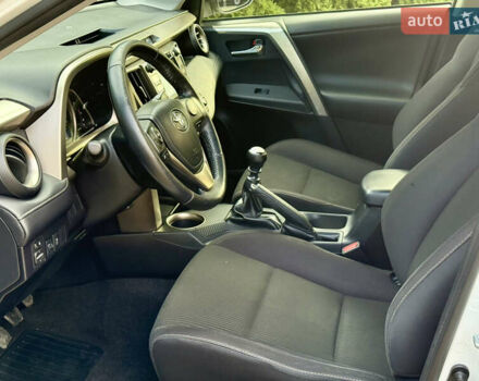 Белый Тойота РАВ 4, объемом двигателя 2 л и пробегом 216 тыс. км за 14999 $, фото 17 на Automoto.ua