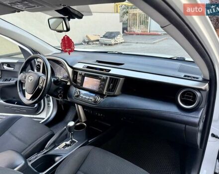Білий Тойота РАВ 4, об'ємом двигуна 2 л та пробігом 116 тис. км за 15999 $, фото 28 на Automoto.ua