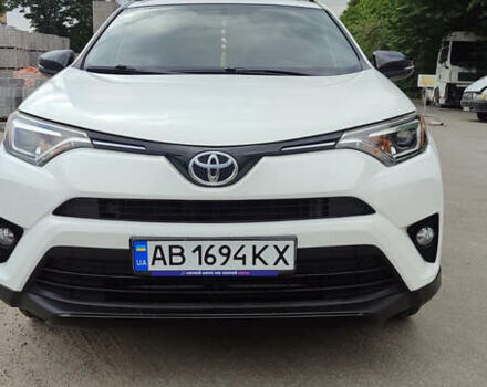 Тойота РАВ 4 2015 в Виннице на Automoto.ua Белый Тойота РАВ 4, объемом двигателя 2.49 л и пробегом 195 тыс. км за 17600 $, фото 7 на Automoto.ua