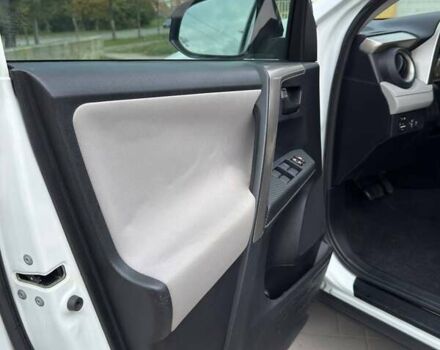 Белый Тойота РАВ 4, объемом двигателя 2.5 л и пробегом 165 тыс. км за 16800 $, фото 15 на Automoto.ua