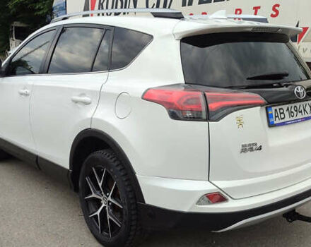 Тойота РАВ 4 2015 в Виннице на Automoto.ua Белый Тойота РАВ 4, объемом двигателя 2.49 л и пробегом 195 тыс. км за 17600 $, фото 3 на Automoto.ua