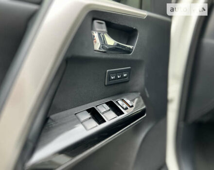 Белый Тойота РАВ 4, объемом двигателя 2.49 л и пробегом 130 тыс. км за 18000 $, фото 22 на Automoto.ua