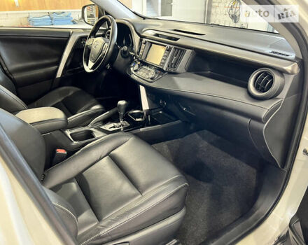 Белый Тойота РАВ 4, объемом двигателя 2.49 л и пробегом 130 тыс. км за 18000 $, фото 18 на Automoto.ua