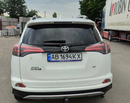 Тойота РАВ 4 2015 в Виннице на Automoto.ua Белый Тойота РАВ 4, объемом двигателя 2.49 л и пробегом 195 тыс. км за 17600 $, фото 4 на Automoto.ua