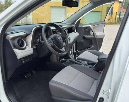 Белый Тойота РАВ 4, объемом двигателя 2.5 л и пробегом 165 тыс. км за 16800 $, фото 14 на Automoto.ua