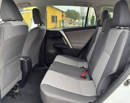 Белый Тойота РАВ 4, объемом двигателя 2.5 л и пробегом 165 тыс. км за 16800 $, фото 17 на Automoto.ua