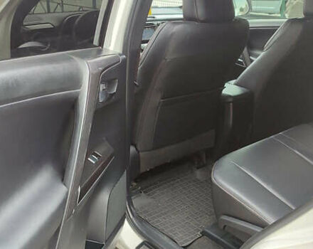 Тойота РАВ 4 2015 в Виннице на Automoto.ua Белый Тойота РАВ 4, объемом двигателя 2.49 л и пробегом 195 тыс. км за 17600 $, фото 14 на Automoto.ua