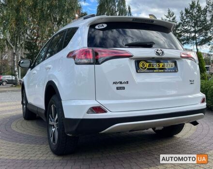Белый Тойота РАВ 4, объемом двигателя 2.5 л и пробегом 185 тыс. км за 16400 $, фото 4 на Automoto.ua
