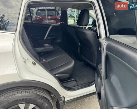 Тойота РАВ 4 2016 у Києві на Automoto.ua Білий Тойота РАВ 4, об'ємом двигуна 2.49 л та пробігом 173 тис. км за 17200 $, фото 30 на Automoto.ua