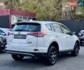 Белый Тойота РАВ 4, объемом двигателя 2.5 л и пробегом 165 тыс. км за 21800 $, фото 2 на Automoto.ua