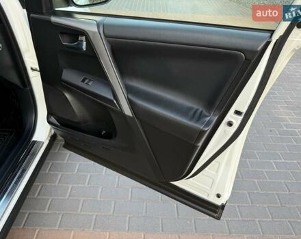 Тойота РАВ 4 2016 в Белой Церкве на Automoto.ua Белый Тойота РАВ 4, объемом двигателя 1.99 л и пробегом 110 тыс. км за 22500 $, фото 46 на Automoto.ua