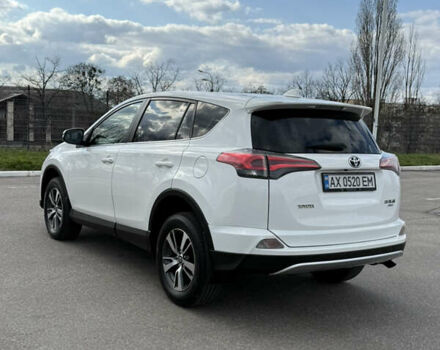 Тойота РАВ 4 2016 в Харькове на Automoto.ua Белый Тойота РАВ 4, объемом двигателя 2.23 л и пробегом 155 тыс. км за 21500 $, фото 18 на Automoto.ua
