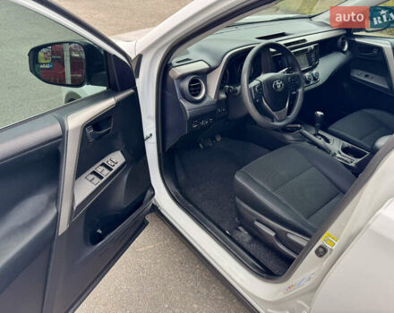 Тойота РАВ 4 2016 у Києві на Automoto.ua Білий Тойота РАВ 4, об'ємом двигуна 2.49 л та пробігом 173 тис. км за 17200 $, фото 16 на Automoto.ua