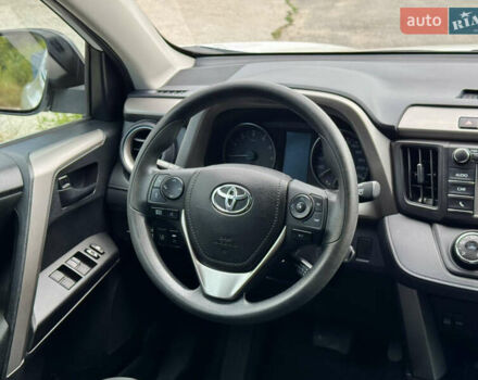 Тойота РАВ 4 2016 у Києві на Automoto.ua Білий Тойота РАВ 4, об'ємом двигуна 2.49 л та пробігом 173 тис. км за 17200 $, фото 41 на Automoto.ua