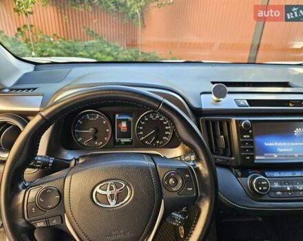 Тойота РАВ 4 2016 в Мукачеве на Automoto.ua Белый Тойота РАВ 4, объемом двигателя 2.23 л и пробегом 165 тыс. км за 20350 $, фото 5 на Automoto.ua