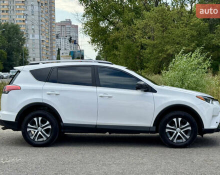 Тойота РАВ 4 2016 у Києві на Automoto.ua Білий Тойота РАВ 4, об'ємом двигуна 2.49 л та пробігом 173 тис. км за 17200 $, фото 76 на Automoto.ua