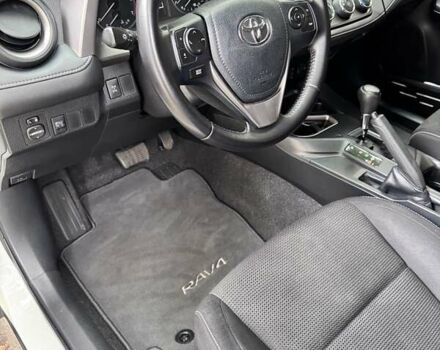 Белый Тойота РАВ 4, объемом двигателя 2.2 л и пробегом 90 тыс. км за 26000 $, фото 1 на Automoto.ua