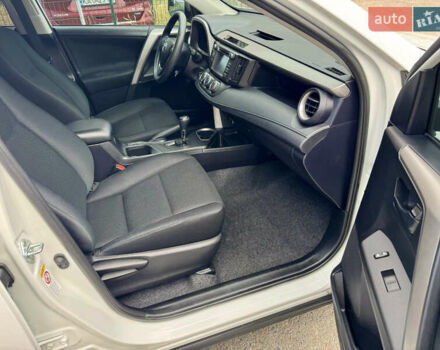 Тойота РАВ 4 2016 у Києві на Automoto.ua Білий Тойота РАВ 4, об'ємом двигуна 2.49 л та пробігом 173 тис. км за 17200 $, фото 38 на Automoto.ua