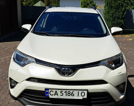 Тойота РАВ 4 2016 в Ужгороде на Automoto.ua Белый Тойота РАВ 4, объемом двигателя 1.99 л и пробегом 119 тыс. км за 20500 $, фото 6 на Automoto.ua