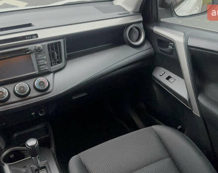 Білий Тойота РАВ 4, об'ємом двигуна 2.49 л та пробігом 173 тис. км за 16100 $, фото 29 на Automoto.ua