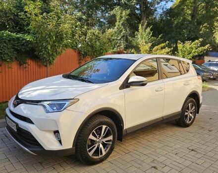 Тойота РАВ 4 2016 в Мукачеве на Automoto.ua Белый Тойота РАВ 4, объемом двигателя 2.23 л и пробегом 165 тыс. км за 20350 $, фото 1 на Automoto.ua