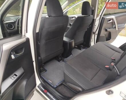 Білий Тойота РАВ 4, об'ємом двигуна 1.99 л та пробігом 194 тис. км за 18500 $, фото 14 на Automoto.ua