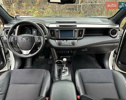 Белый Тойота РАВ 4, объемом двигателя 2.2 л и пробегом 190 тыс. км за 20600 $, фото 14 на Automoto.ua