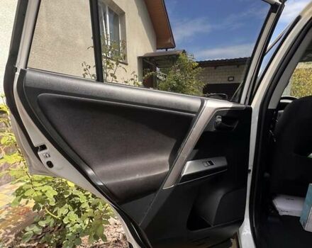 Тойота РАВ 4 2016 в Львове на Automoto.ua Белый Тойота РАВ 4, объемом двигателя 2.49 л и пробегом 116 тыс. км за 18300 $, фото 14 на Automoto.ua