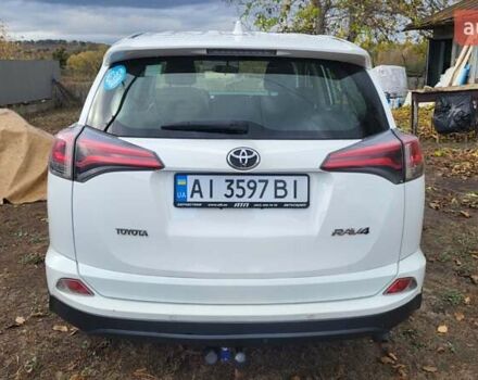 Белый Тойота РАВ 4, объемом двигателя 2 л и пробегом 250 тыс. км за 19500 $, фото 1 на Automoto.ua