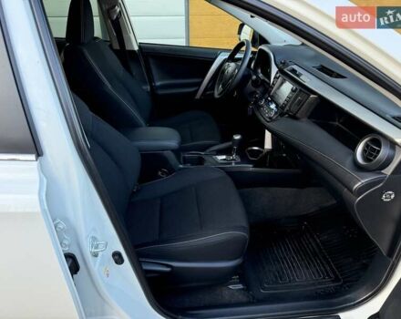 Тойота РАВ 4 2016 в Белой Церкве на Automoto.ua Белый Тойота РАВ 4, объемом двигателя 1.99 л и пробегом 110 тыс. км за 22500 $, фото 45 на Automoto.ua