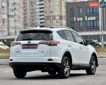 Тойота РАВ 4 2016 у Києві на Automoto.ua Білий Тойота РАВ 4, об'ємом двигуна 2.49 л та пробігом 173 тис. км за 17200 $, фото 13 на Automoto.ua